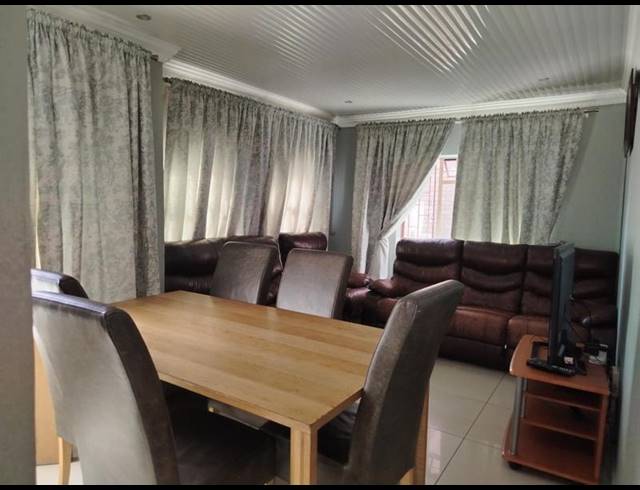 3 BEDROOM PROPERTY TO RENT IN SESHEGO G